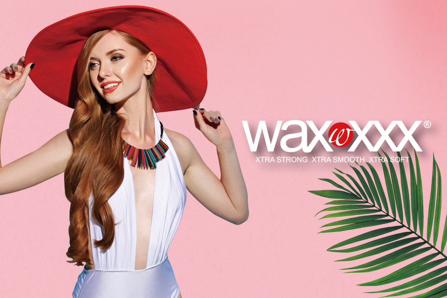 熱蠟讓除毛過程變得更快速、更舒適、而且痛感大幅降低呢？這樣優越的除毛體驗全來自於法國專業頂級熱蠟除毛品牌「WaxXXX」。（品牌讀法：Wax triple X）
 
WaxXXX名稱中的3個X分別代表著「XTRA STRONG、XTRA SMOOTH、XTRA SOFT」意味著要帶給您更強大的除毛商品、更滑順的除毛過程、更舒適的除毛感受。